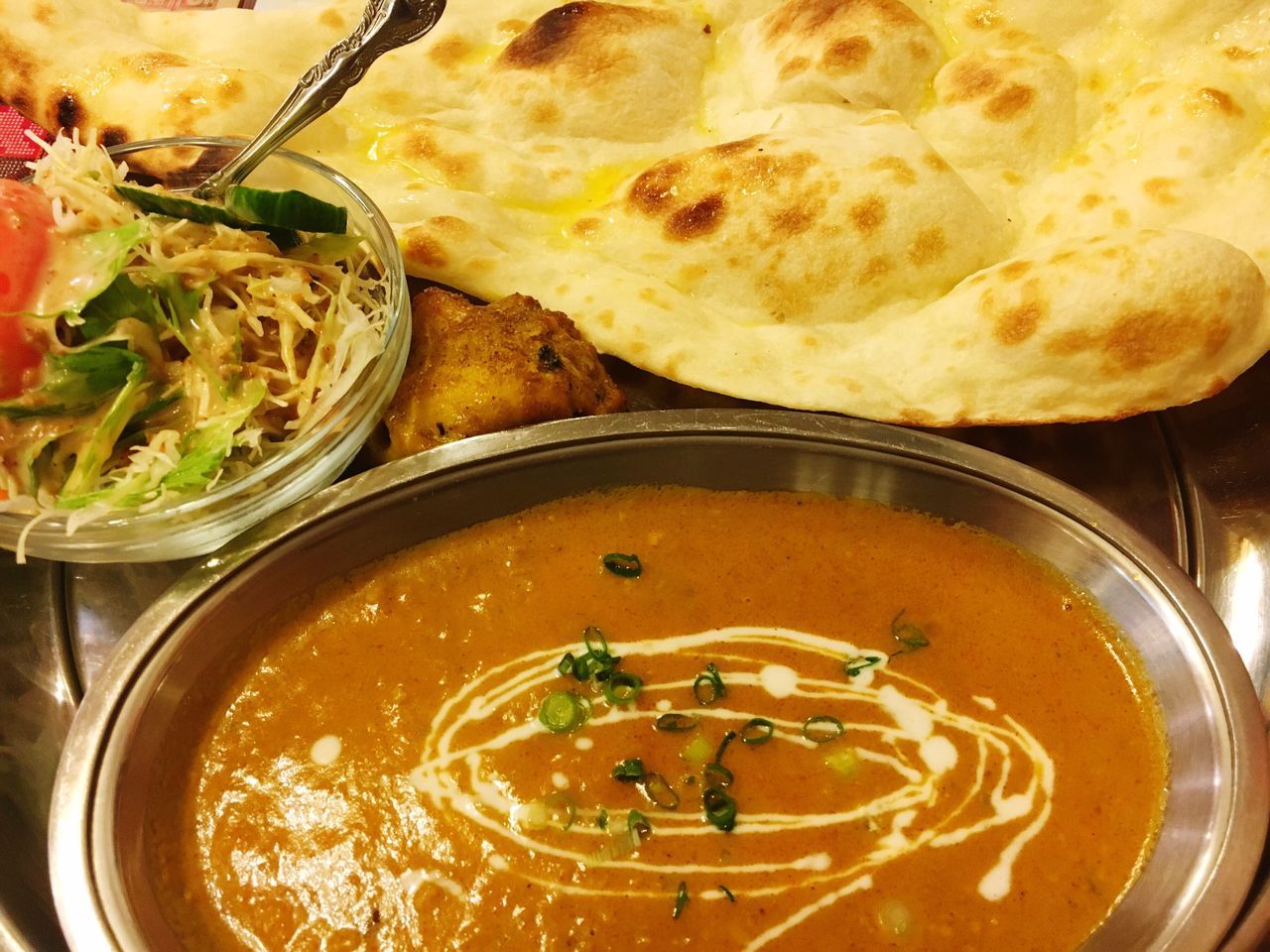 HIGH ANGLE VIEW OF SOUP IN BOWL