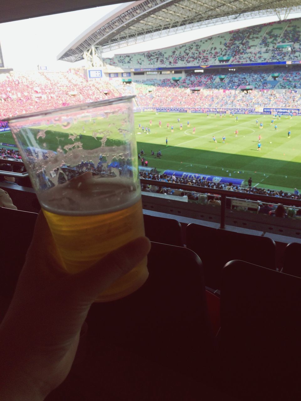 human hand, drink, human body part, food and drink, drinking glass, refreshment, real people, holding, one person, freshness, day, close-up, indoors, people