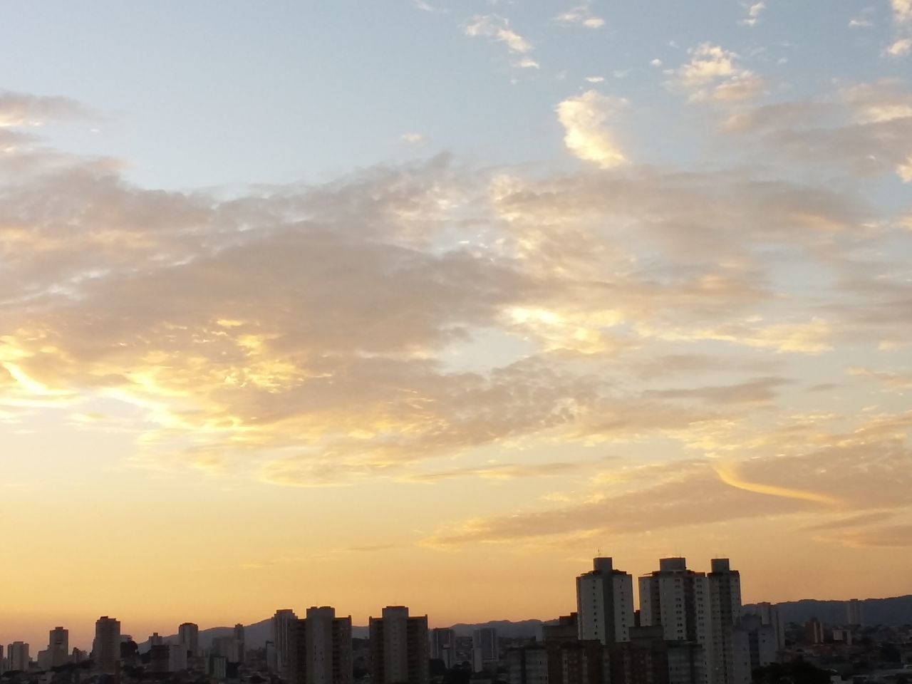 VIEW OF CITYSCAPE AGAINST SKY