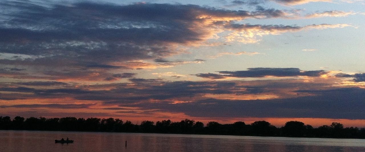 sunset, silhouette, sky, water, tranquil scene, scenics, tranquility, beauty in nature, cloud - sky, orange color, nature, lake, waterfront, idyllic, reflection, cloud, tree, animal themes, outdoors, river