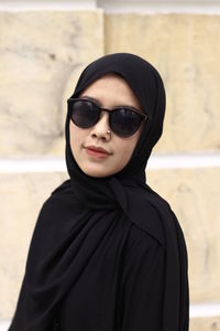 Portrait of woman wearing sunglasses