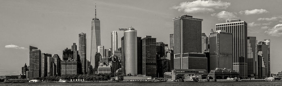 Shot  of the  manhattan, district of new york , taken from the hudson river