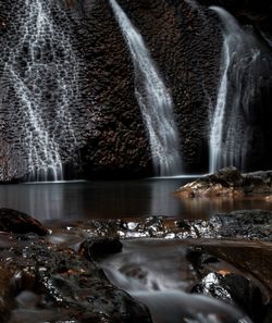 Water splashing on rocks by sea