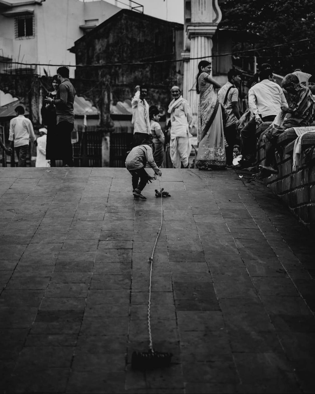 real people, men, building exterior, architecture, street, people, built structure, city, group of people, lifestyles, day, full length, leisure activity, incidental people, women, city life, walking, outdoors, paving stone