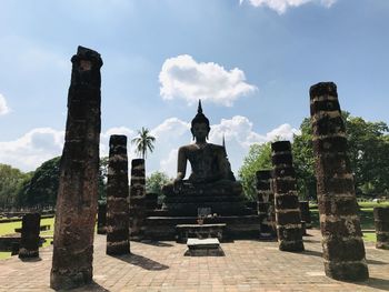 Statue of historic building against sky