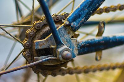 Close-up of rusty chain on bicycle