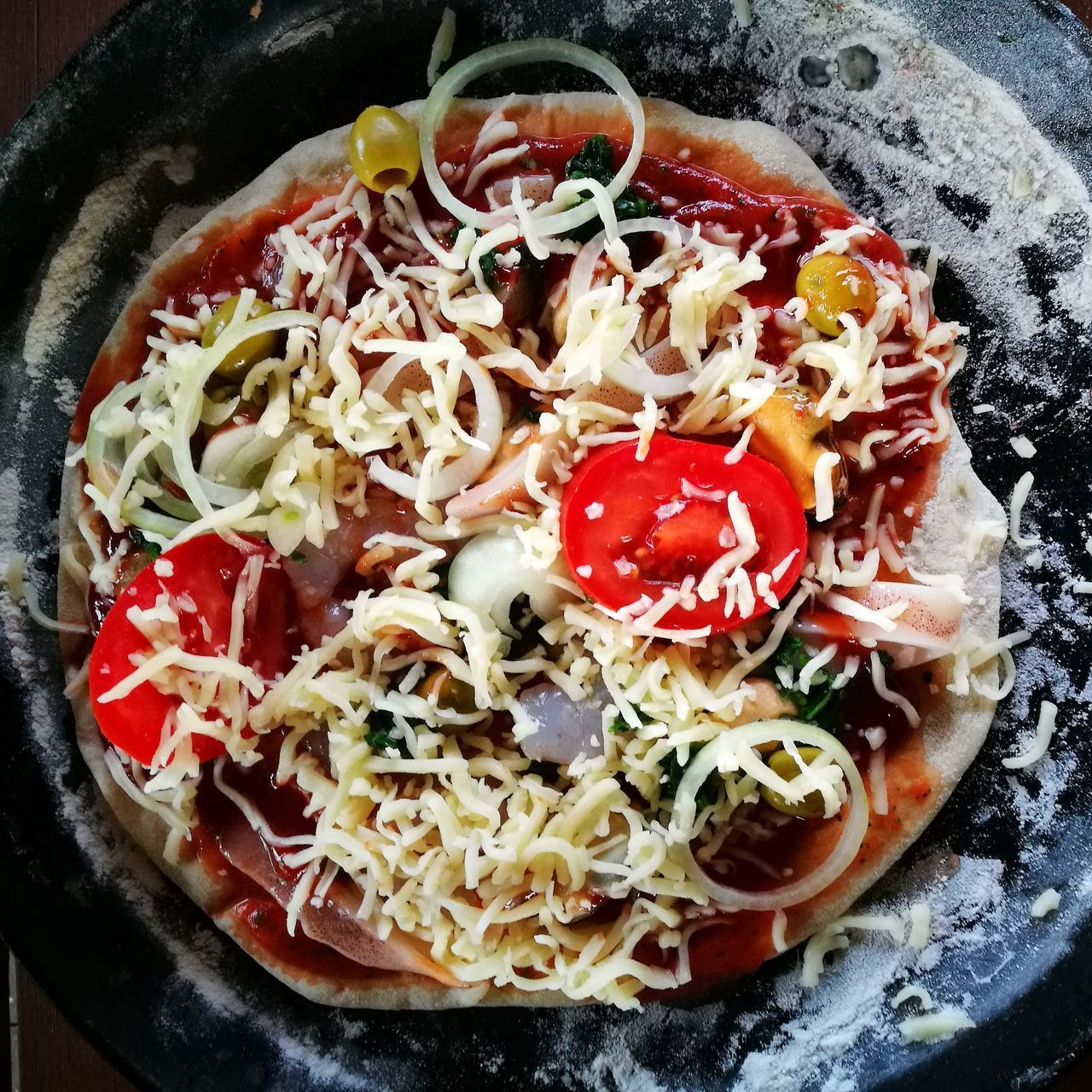 HIGH ANGLE VIEW OF PIZZA SERVED ON PLATE