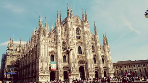 Crowd at milan cathedral