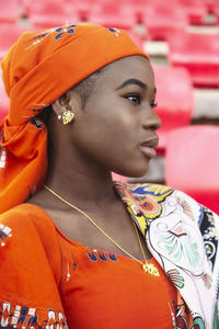 Close-up of thoughtful young woman looking away