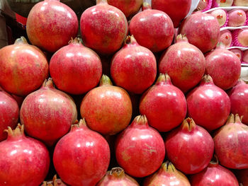 Full frame shot of apples