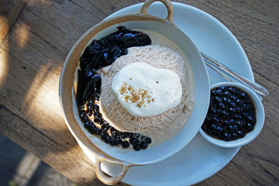 Shaved ice served with bubble boba and black jelly