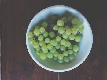Close-up of grapes in bowl