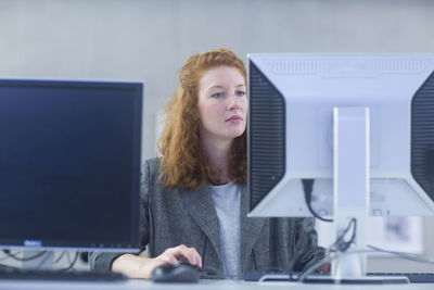 Employee in an office concentrate