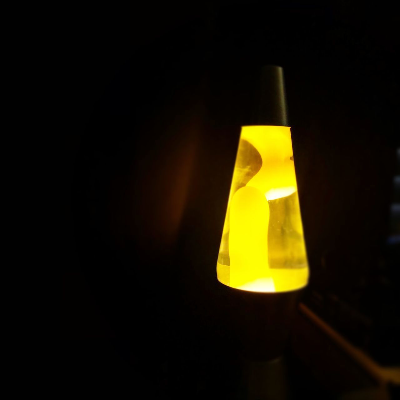 CLOSE-UP OF ILLUMINATED ELECTRIC LAMP