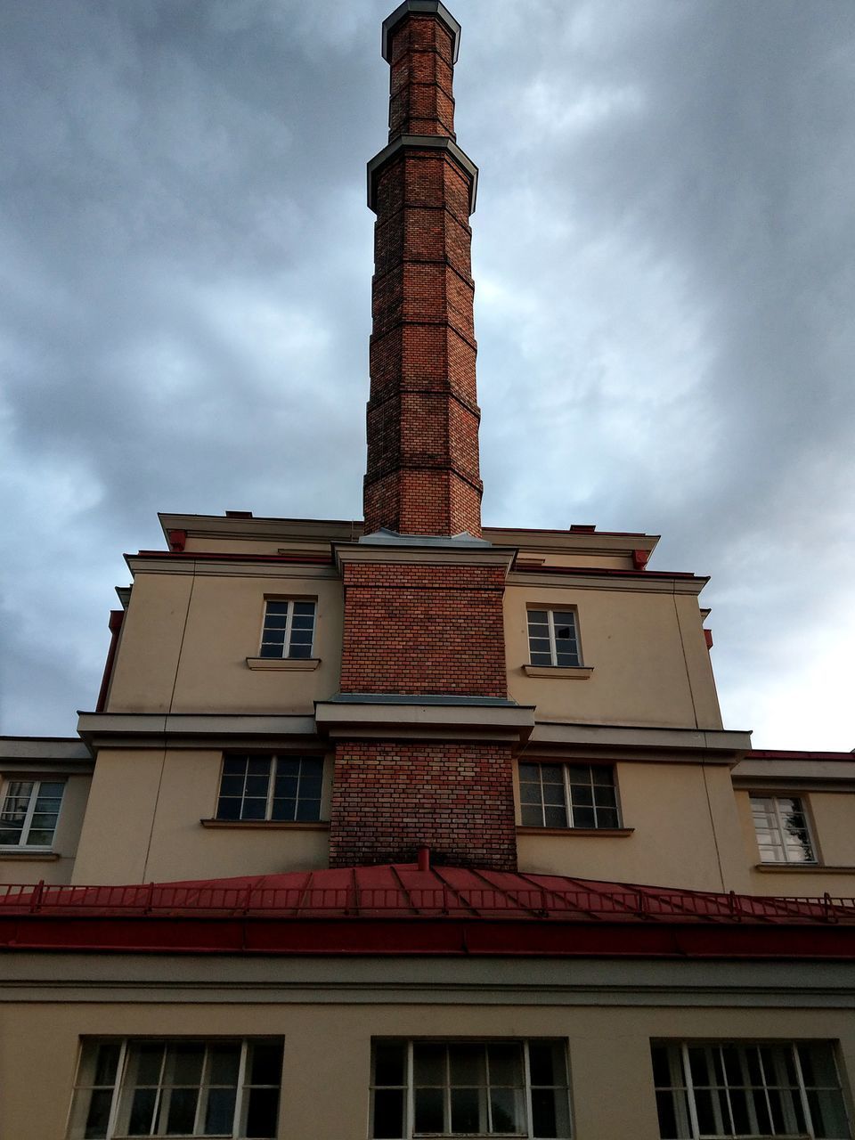 LOW ANGLE VIEW OF HISTORICAL BUILDING AGAINST SKY