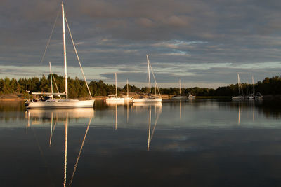 Sailboats in lake against sky