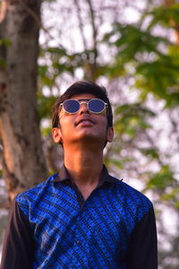 Portrait of young man wearing sunglasses