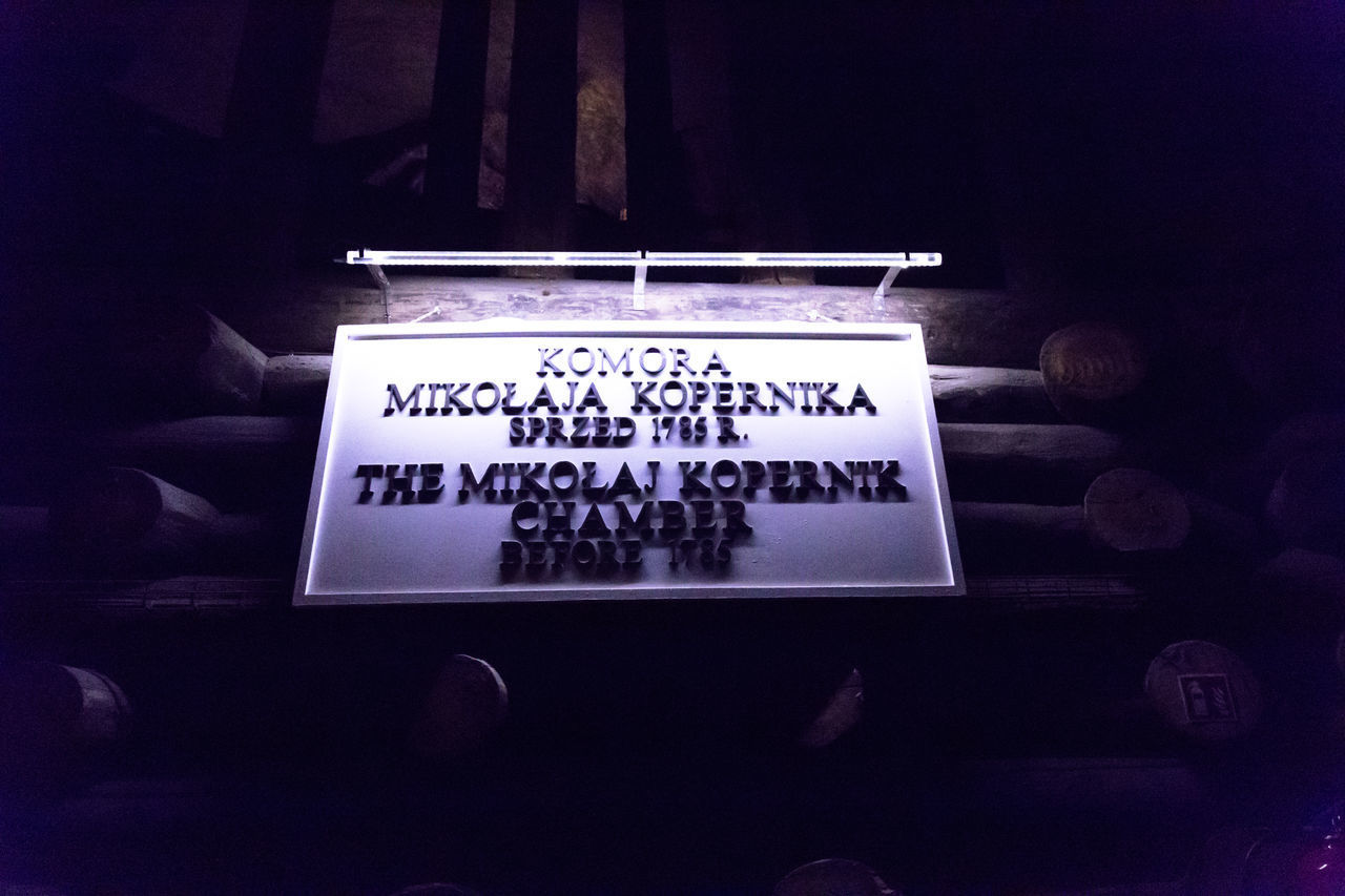 HIGH ANGLE VIEW OF INFORMATION SIGN IN NIGHTCLUB