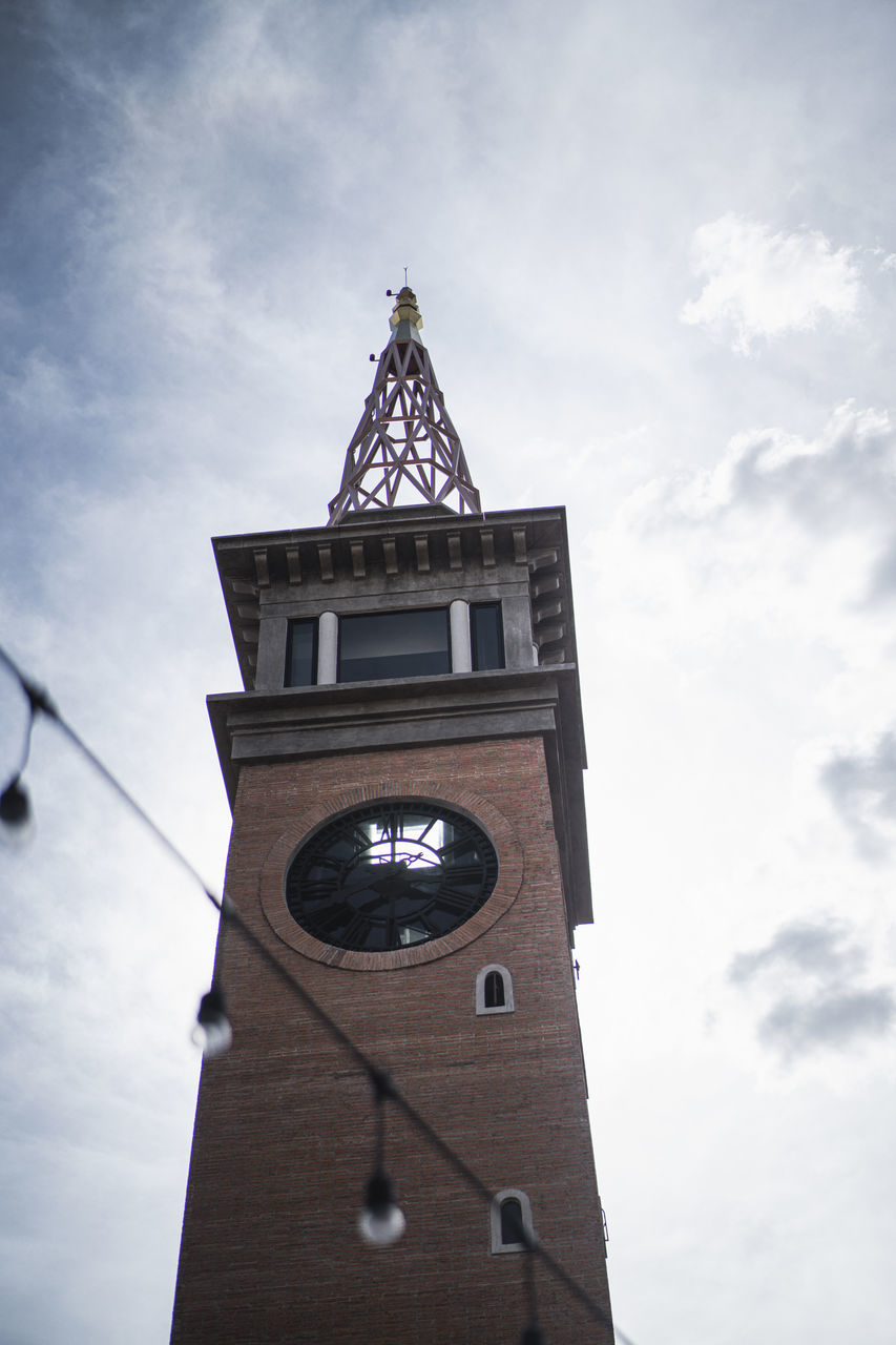 LOW ANGLE VIEW OF CLOCK TOWER ON BUILDING