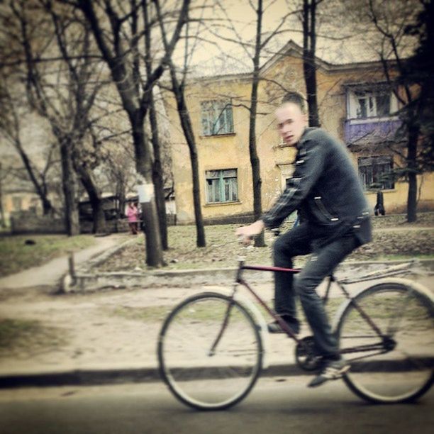 bicycle, transportation, lifestyles, mode of transport, land vehicle, street, full length, tree, casual clothing, leisure activity, building exterior, young adult, person, road, riding, side view, architecture, young women