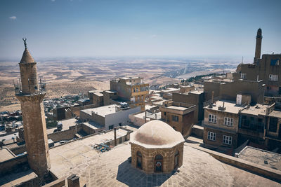 View of traditional middle eastern houses with flat roofs. mesopotamian city of mardin.