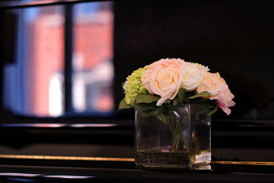 Close-up of rose bouquet in glass vase on table