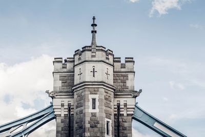 Low angle view of london bridge against sky 