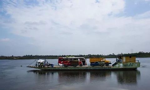 transportation, nautical vessel, mode of transport, boat, water, moored, waterfront, sky, sea, cloud - sky, tranquility, nature, travel, tranquil scene, scenics, cloud, beauty in nature, cloudy, outdoors, day