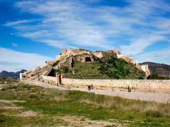 Old ruins of building against sky