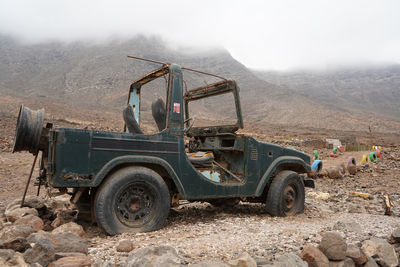 Jeep wrack from war 