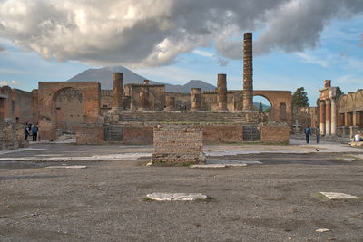 Old ruins of building against sky