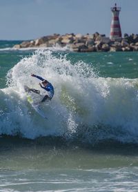 Waves splashing in sea