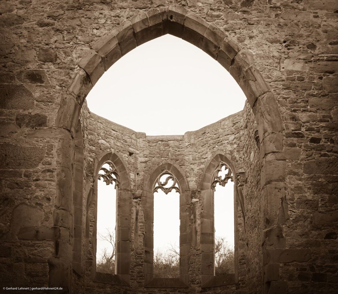 arch, architecture, built structure, indoors, history, old ruin, archway, the past, old, ancient, stone wall, arched, low angle view, window, interior, abandoned, day, ancient civilization, no people, ruined