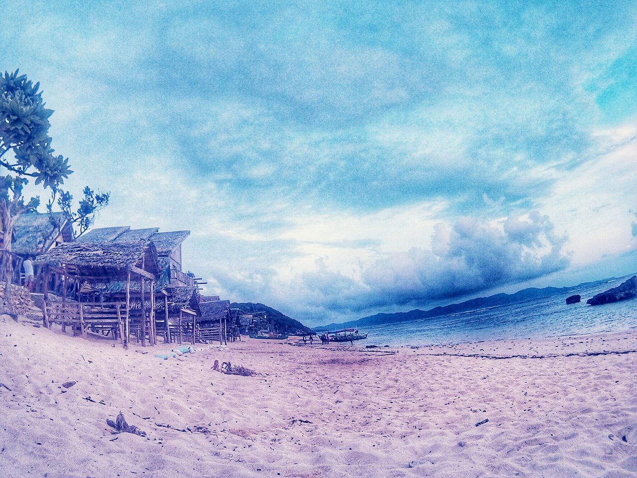 PANORAMIC VIEW OF BEACH