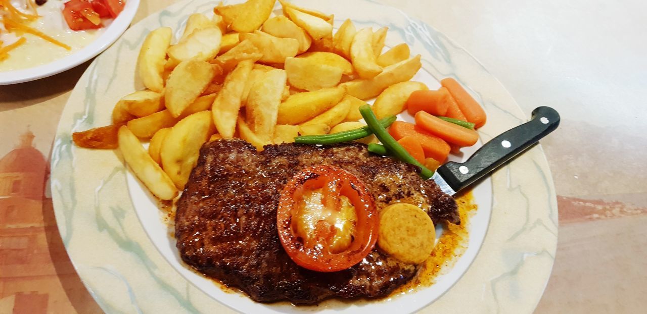 HIGH ANGLE VIEW OF MEAL SERVED IN PLATE