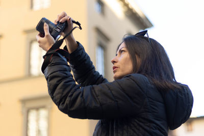 Portrait of photographer woman unfocused background at florence, italy. 50mm lens