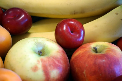 Full frame shot of apples