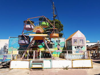 Ferris wheel against clear blue sky