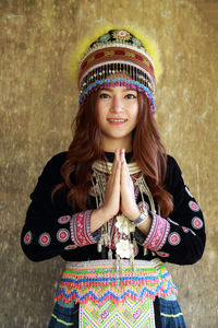 Portrait of a smiling young woman wearing hat