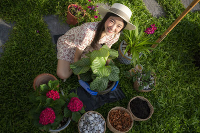 Portrait of smiling young woman with flowers
