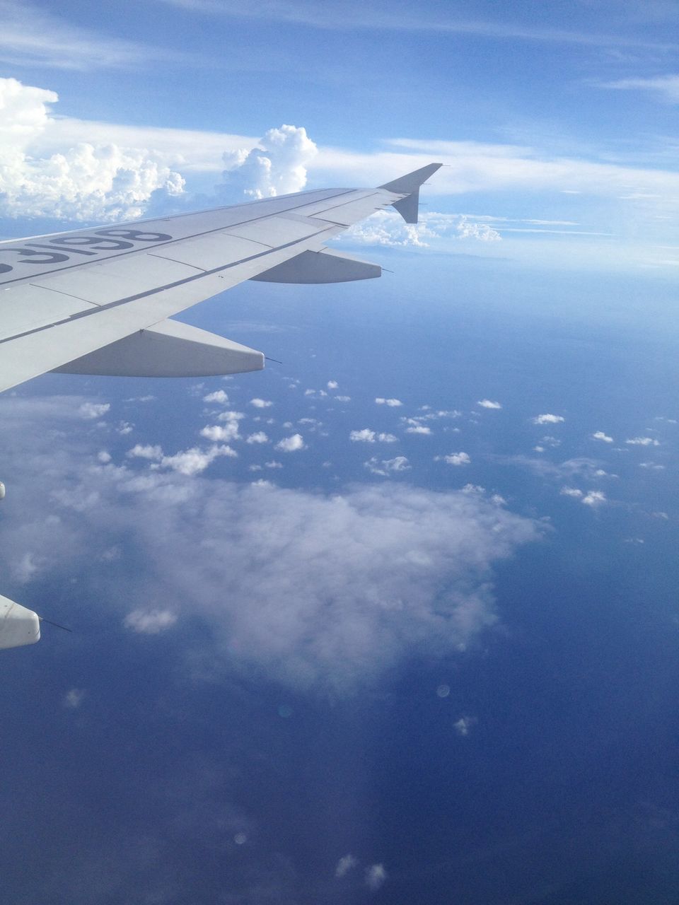 airplane, transportation, air vehicle, aircraft wing, flying, mode of transport, aerial view, part of, cropped, sky, mid-air, travel, cloud - sky, journey, on the move, public transportation, airplane wing, scenics, cloud, aeroplane