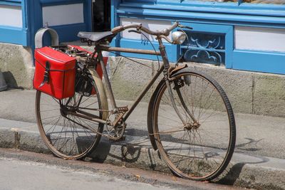 Bicycle parked on footpath