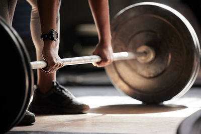 Barbell deadlift hands