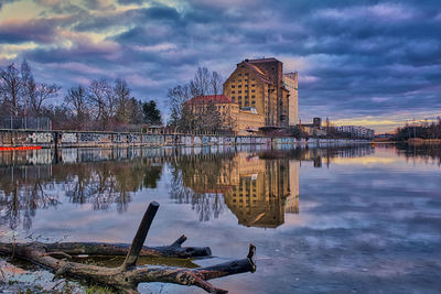 Reflection of buildings in lake at sunset