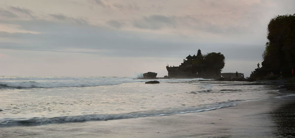 Pura tanah lot at dusk. bali. indonesia