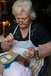 Mid adult woman sitting on table