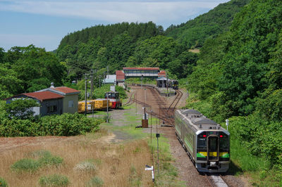 
local train arriving at kozawa station