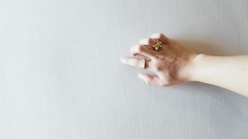 Close-up of hand holding cigarette