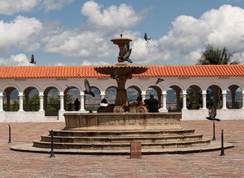 Statue of historic building against cloudy sky