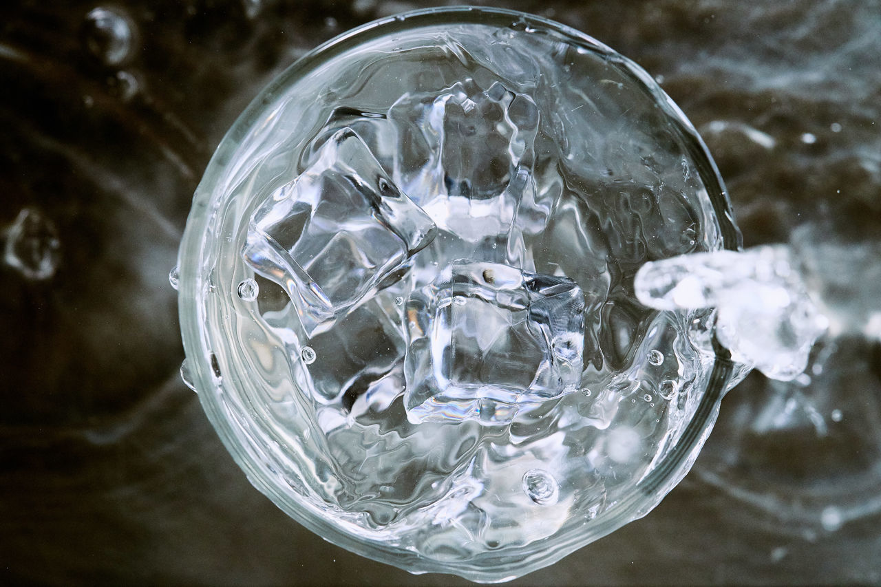 macro photography, close-up, no people, glass, indoors, water, nature, frozen, light, cold temperature, ice, bubble, transparent, focus on foreground, ice cube